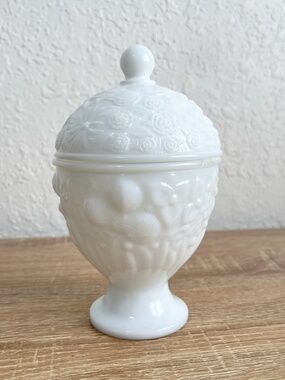 Vintage Avon Milkglass Candy Trinket Jar & Lid Small White Daisy Floral Design